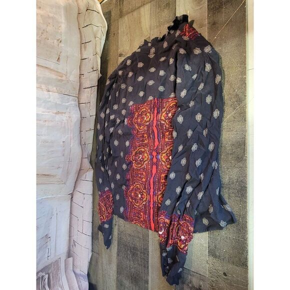 Free People women's blue red patterned button-up long-sleeve shirt - Picture 5 of 5